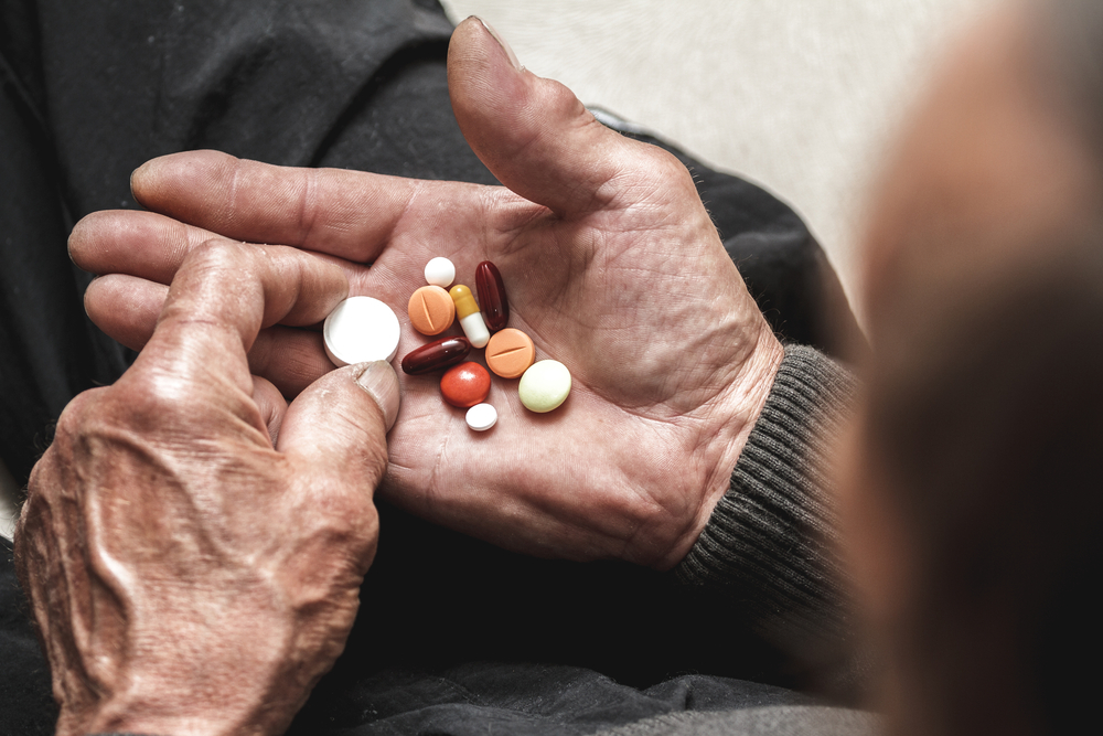 medication-management-senior-living-community-helath-care-prescription-drug-maintenance